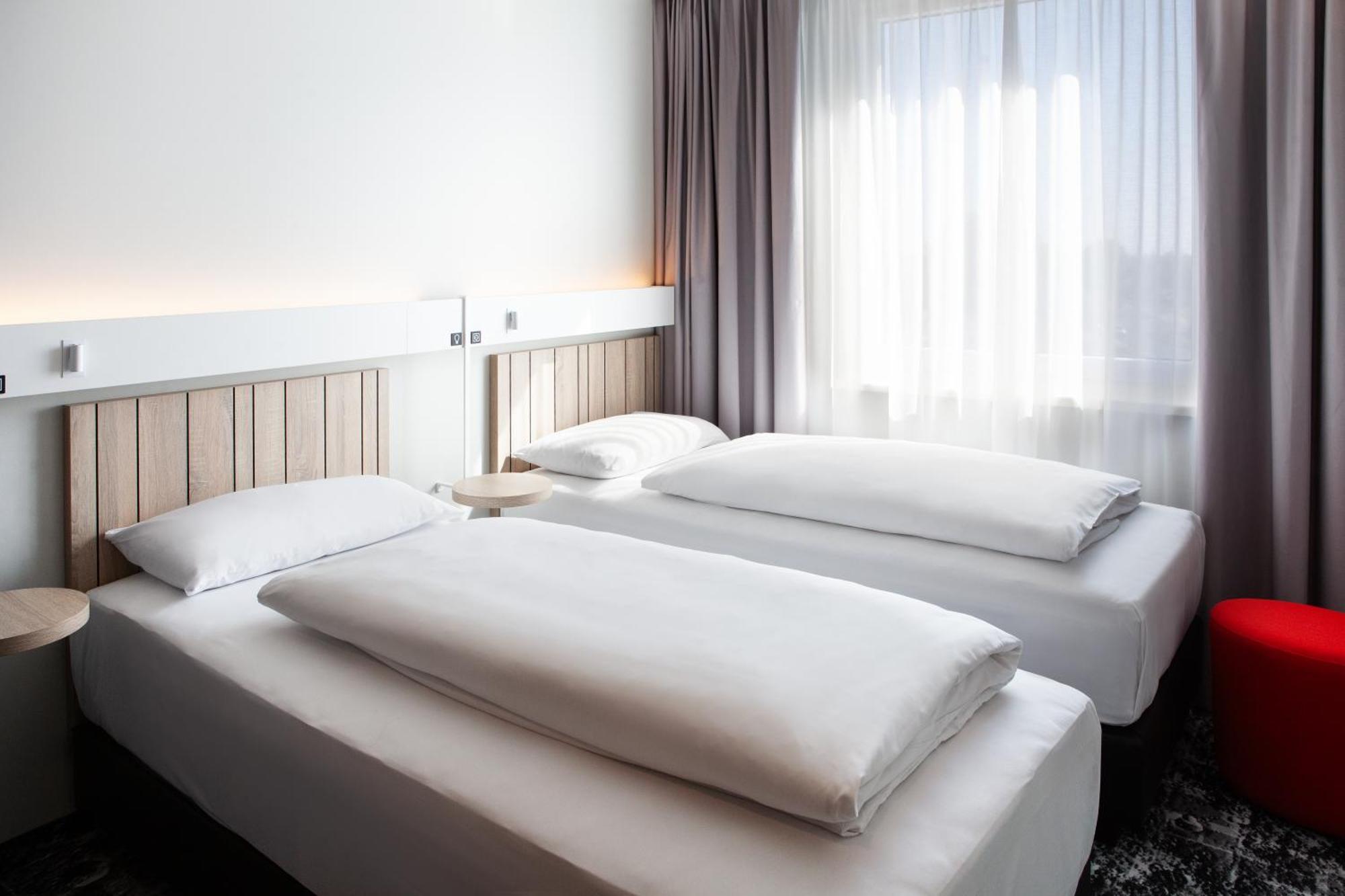 Ibis Airport Hotel *